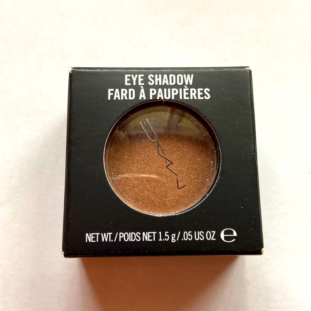 MAC eyeshadow A47 mulch velvet